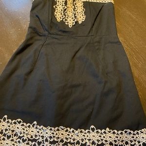 Mud pie strapless dress. Worn about 4 x. Great party‎ dress!